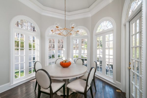 Traditional style dining room