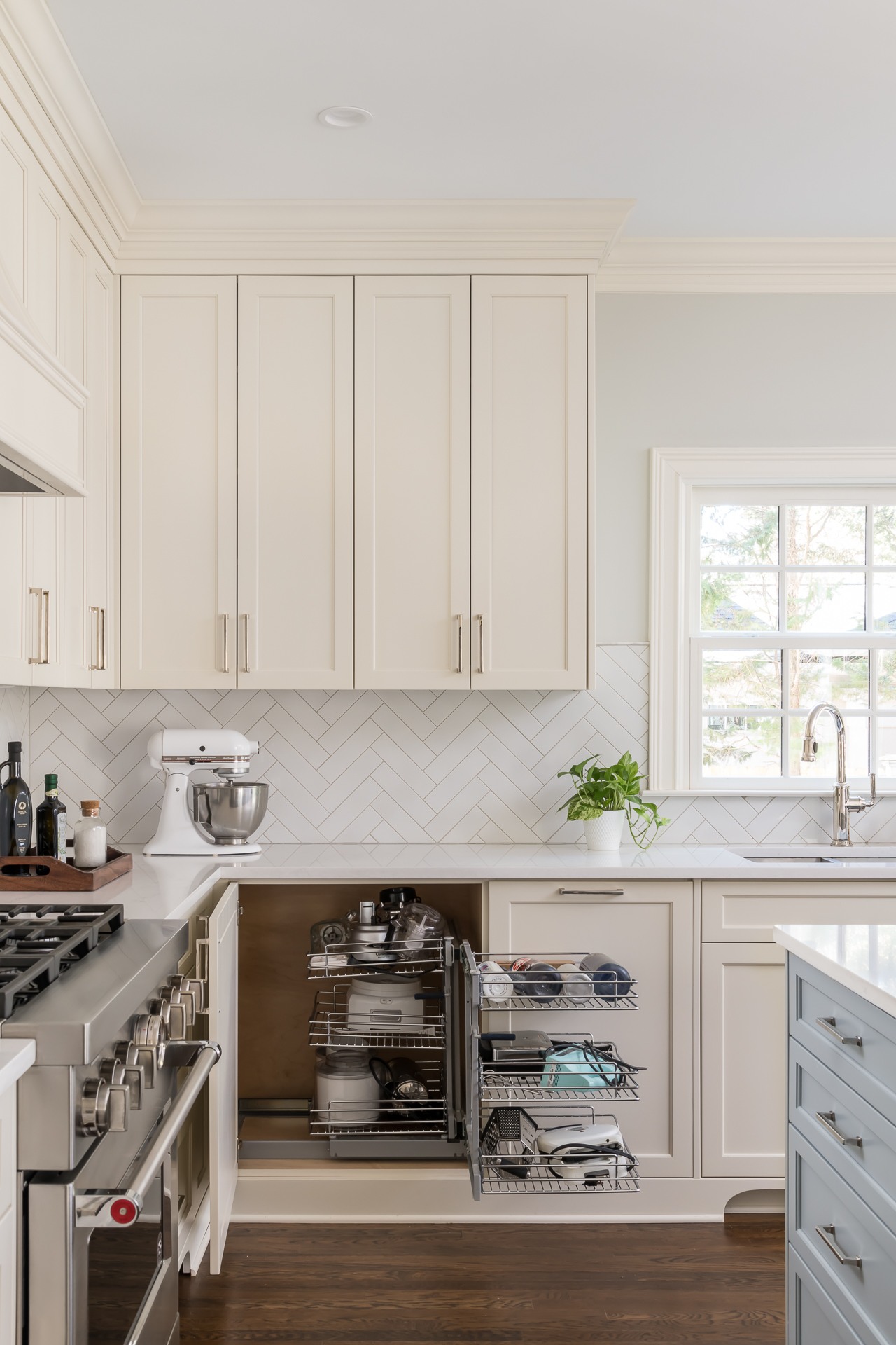 A transitional cottage kitchen featuring white cabinets, a stove, and a cozy ambiance.