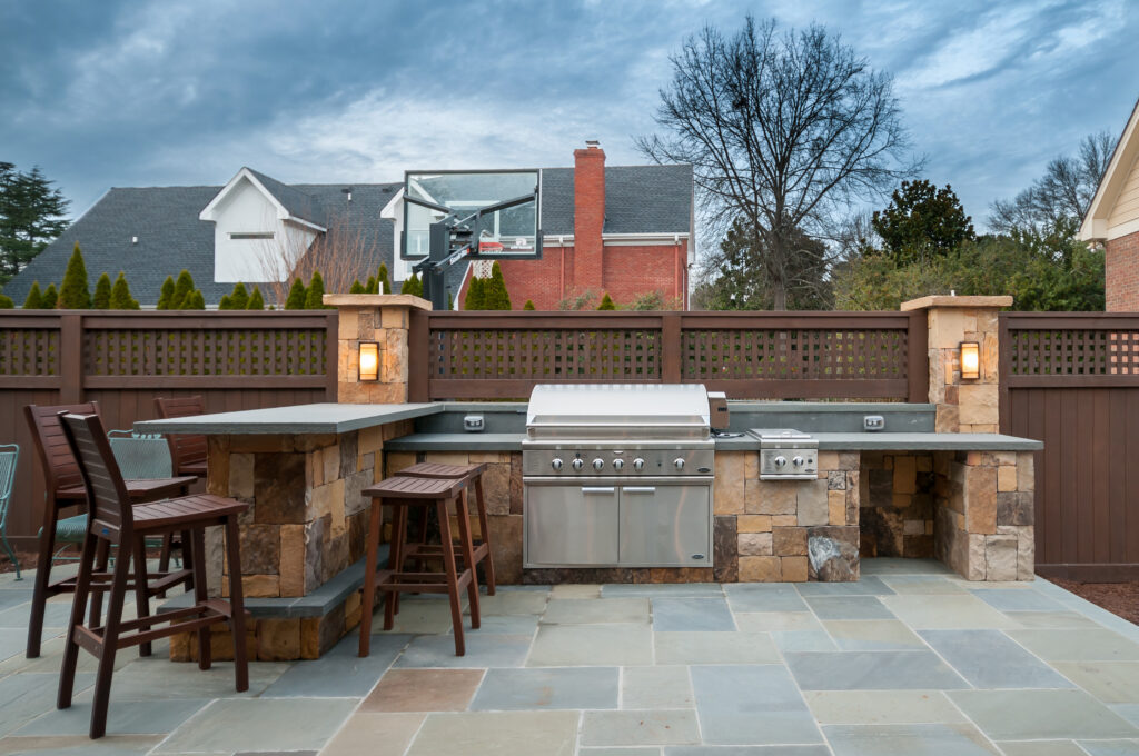 A Rustic Outdoor Kitchen with a bar in atlanta
